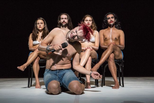 FOTO (from the album presentation show at Volkstheater) <br /> © Karolina Miernik