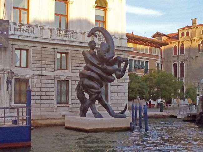 Damien Hirst - Verknotete Spukgestalten <br /> Bilder: Lydia Müller