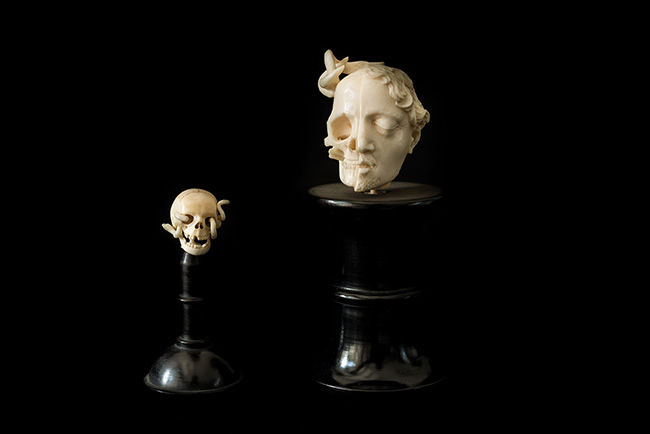 Vanitas-Köpfe (Memento Mori) Deutsch, 1. Hälfte 17. Jahrhundert Elfenbein  © KHM-Museumsverband