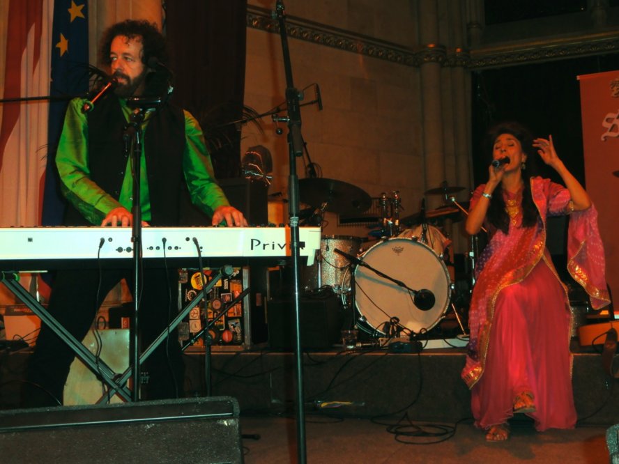 Elias Meiri und Timna Brauer im Festsaal © Alfred Pranzl