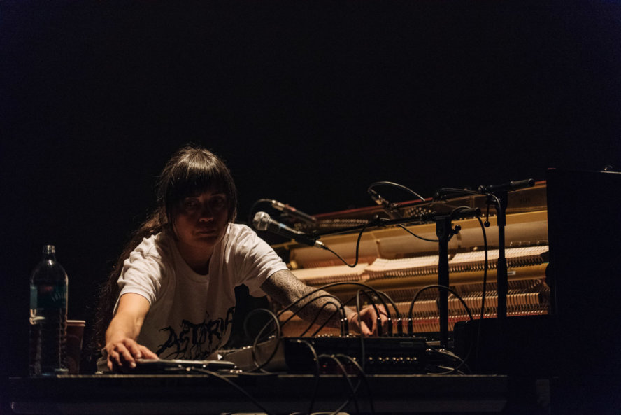 Grouper beim Donaufestival 2018, mit einem ähnlichen Set wie am 20. April in Berlin © David Višnjić/Donaufestival