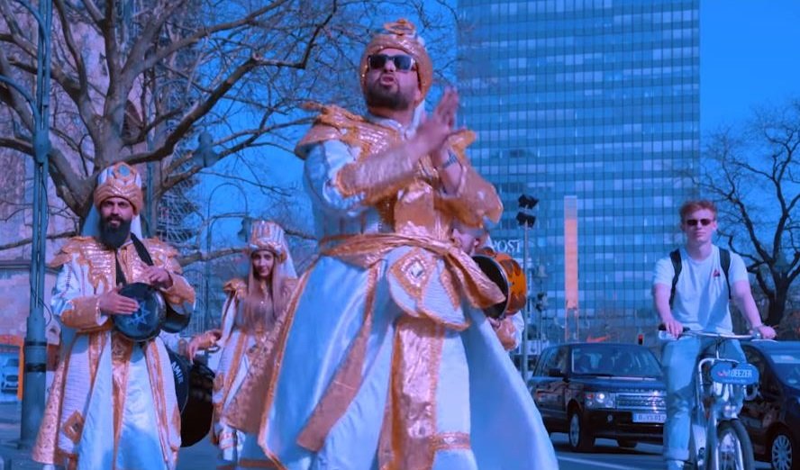 Die eigene Fahrspur für den Third Space wird auf Berlins Straßen hoffentlich bald eingeführt. Moe Phoenix © YouTube