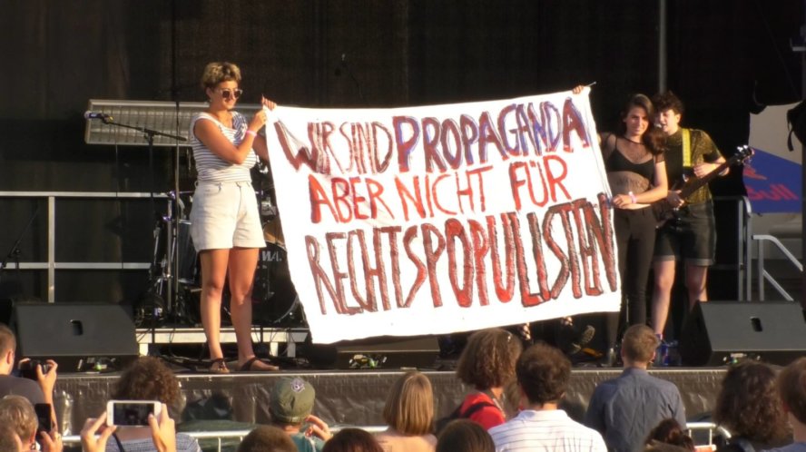 Beflügelnde Protestaktion beim Popfest © Шапка (Schapka)/Facebook