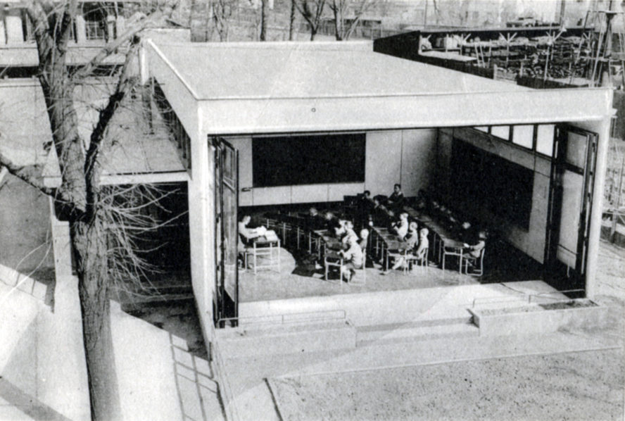 Die vierte Wand fehlt und öffnet den Raum zum luftigen Lehrtheater. In: »Der Baumeister«, H. 12, 1930, 466
