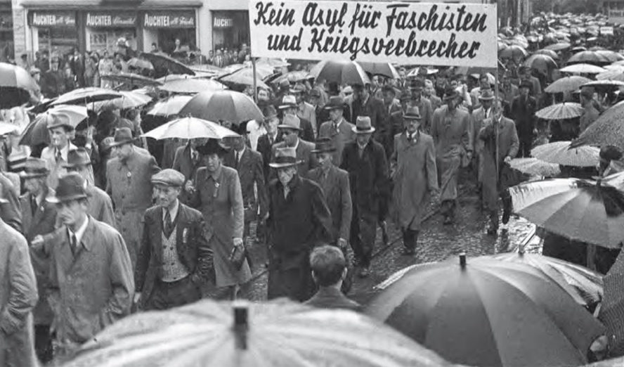 »Kein Asyl für Faschisten und Kriegsverbrecher« © ajour – magazin für autonomen journalismus