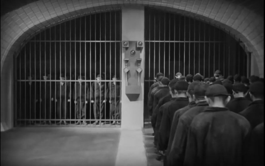 In »Metropolis« war die Stimmung bei den Lohnarbeiter*innen noch erkennbar mies, aber ist es seitdem wirklich besser geworden? © YouTube