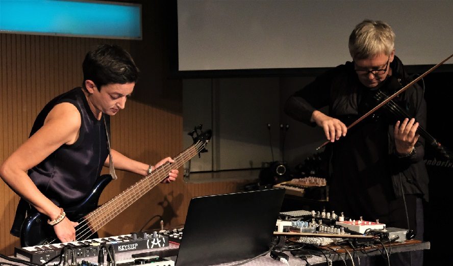 Zahra Mani und Mia Zabelka © Cristina Marx/Photomusix