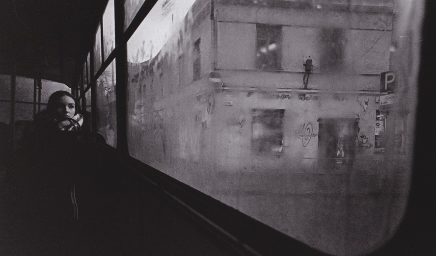 »Girl On A Trolleybus, Vilnius« © Anton Lukoszevieze/MIC Lithuania (Albumcover Julius Aglinskas/Apartment House: »Daydreamer«)