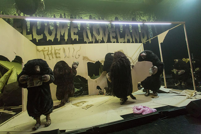 Philippe Quesne: NOČ KRTOV (Welcome to Caveland!) (FR), Stara mestna elektrarna – Elektro Ljubljana, 19.8.2016, 19. mednarodni festival Mladi levi