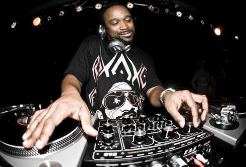 Dj Spinna &copy; <a title="http://djspinna.com/" target="_blank" href="http://djspinna.com/">djspinna.com</a><br />