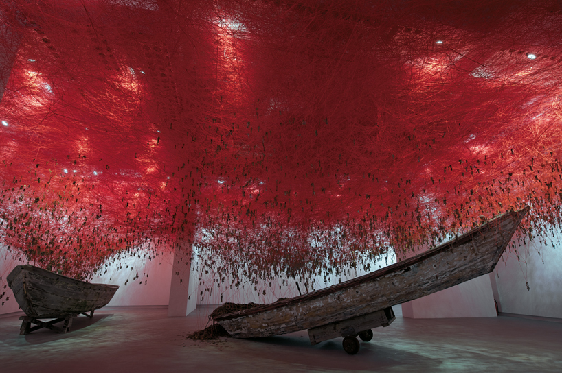 chiharu-shiota-the-key-in-the-hand-venice-art-biennale-designboom-05_1.jpg