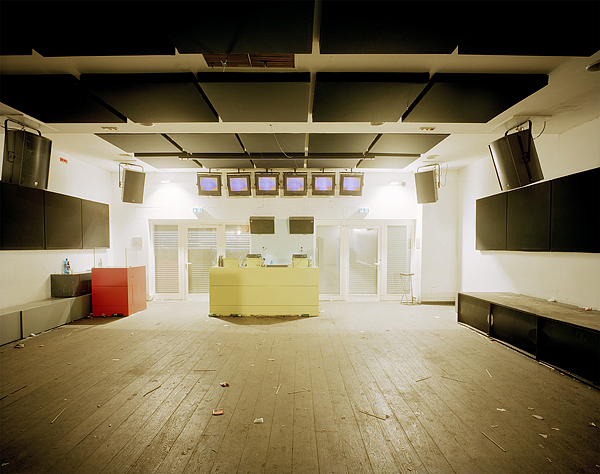 Robert Johson-Club Offenbach (via <a title="http://benswardrobe.blogspot.de/2010/03/vom-bleiben.html" target="_blank" href="http://benswardrobe.blogspot.de/2010/03/vom-bleiben.html">benswardrobe.blogspot.de</a>)